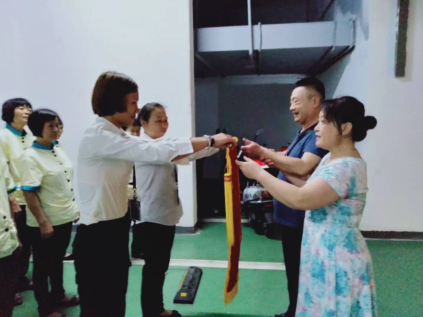 日常保潔服務(wù)獲認(rèn)可 甲方送錦旗表示鼓勵(lì)